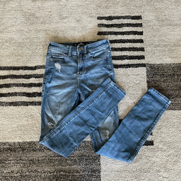 High Rise Hollister Jeans - Picture 1 of 5
